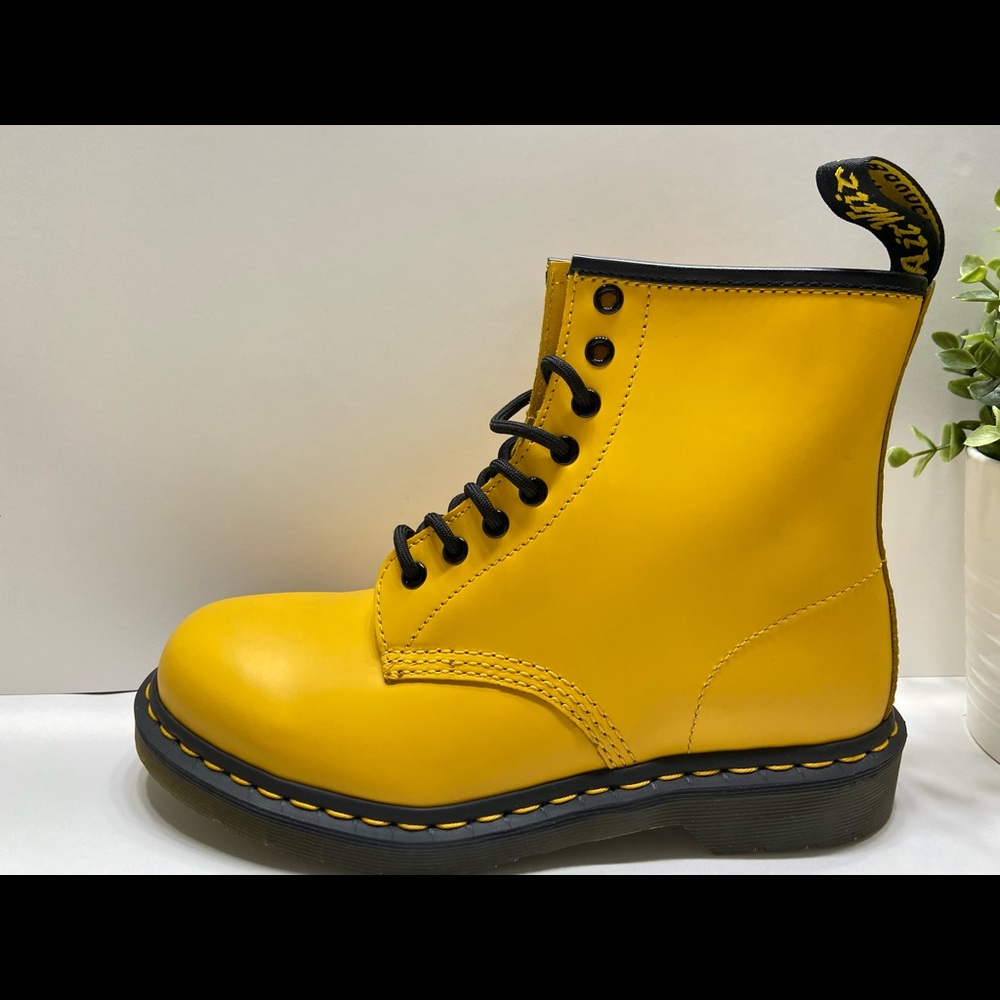 NEW Dr. Martens 1460 8Eye  Smooth Leather Boots - Picture 8 of 11